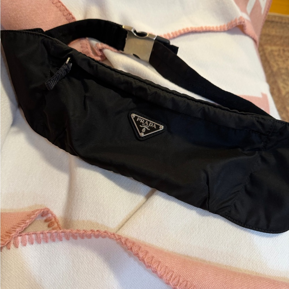 Prada Black Nylon Waist Pouch!🌟waist size large 42” end to end.
Offers Welcome!